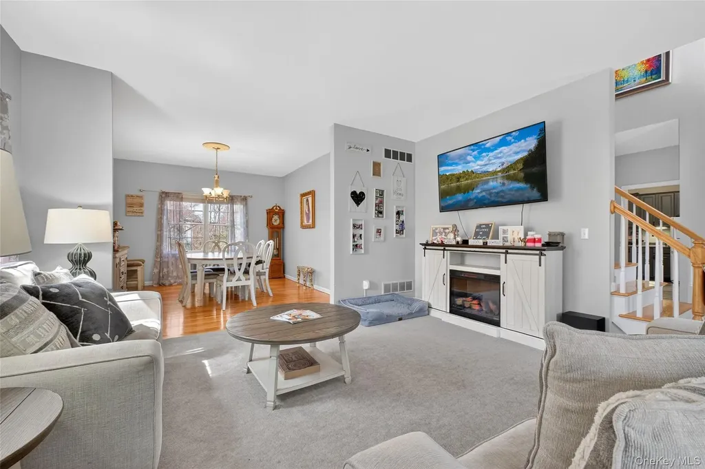 24 Coachlight Drive Poughkeepsie NY 12603