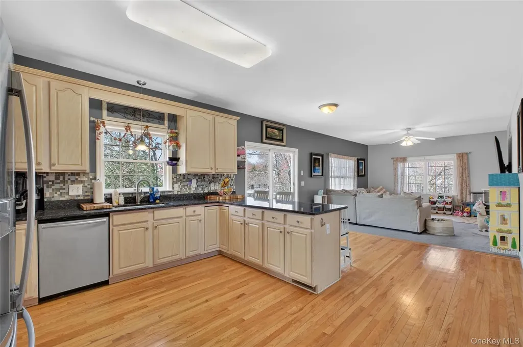 24 Coachlight Drive Poughkeepsie NY 12603