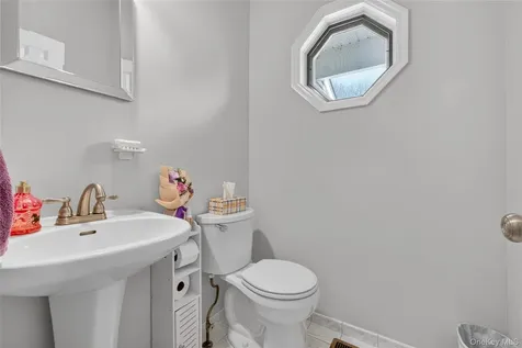 24 Coachlight Drive Poughkeepsie NY 12603
