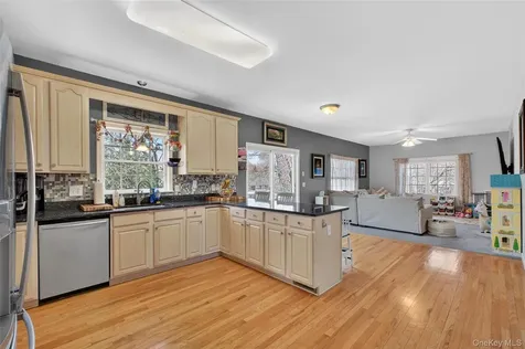 24 Coachlight Drive Poughkeepsie NY 12603