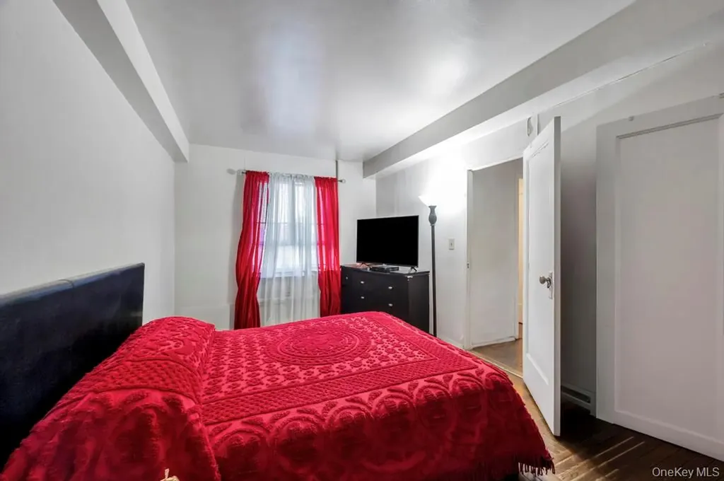 1690 Metropolitan Avenue Bronx NY 10462