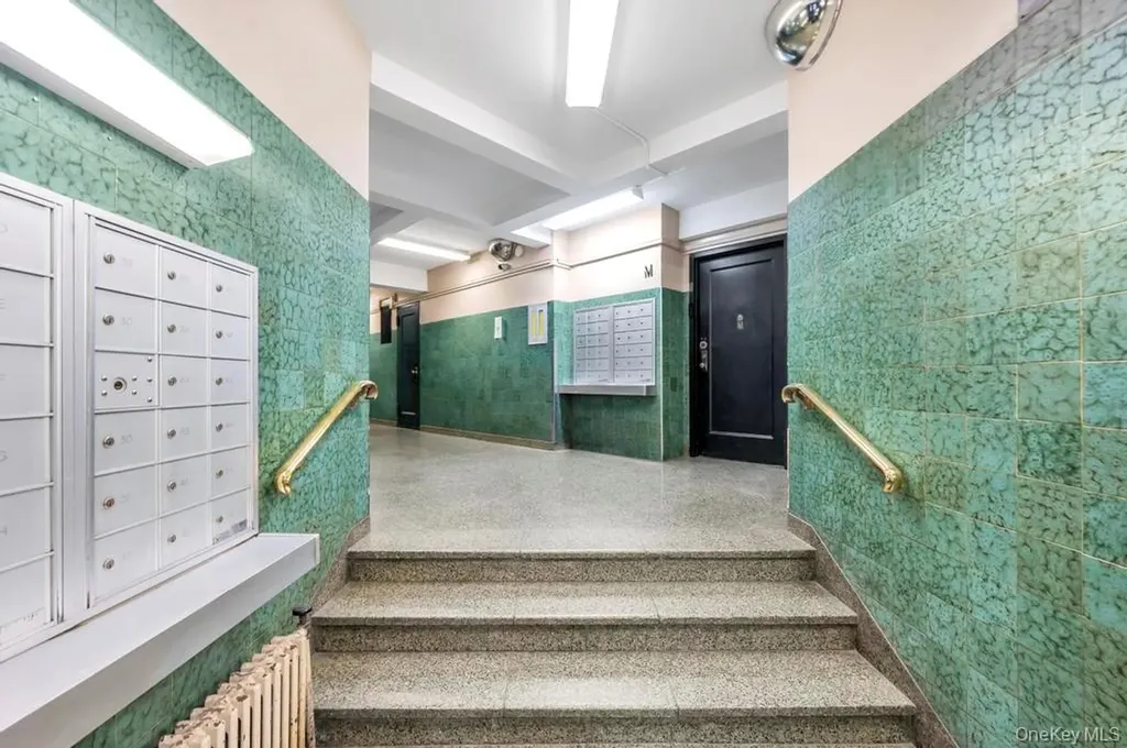 1690 Metropolitan Avenue Bronx NY 10462