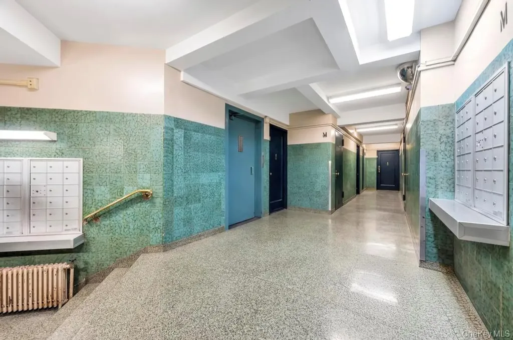 1690 Metropolitan Avenue Bronx NY 10462