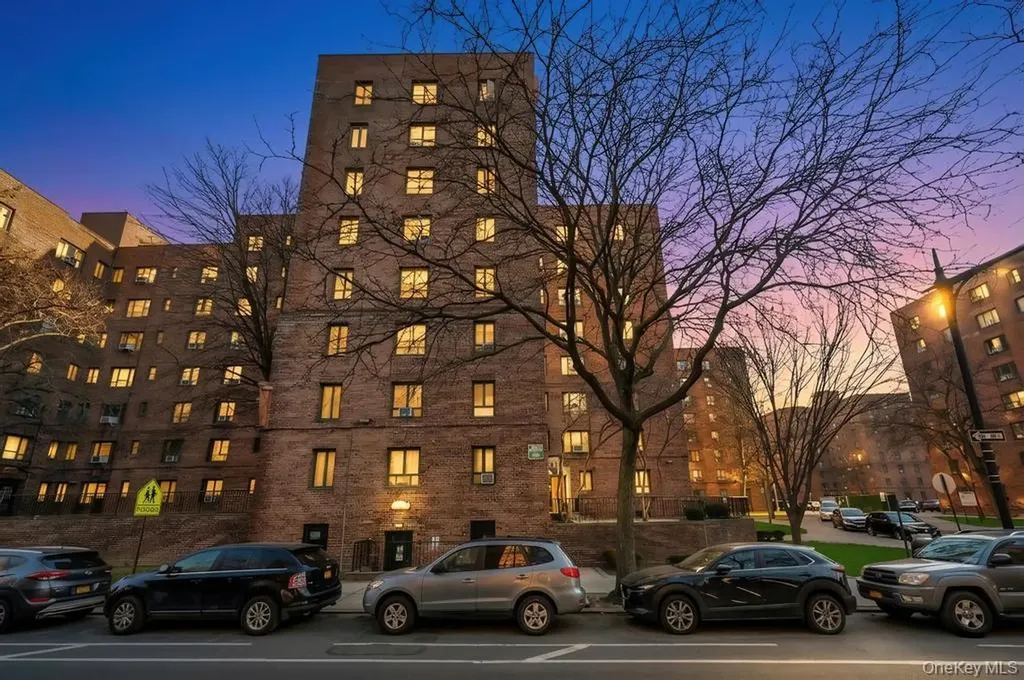 1690 Metropolitan Avenue Bronx NY 10462