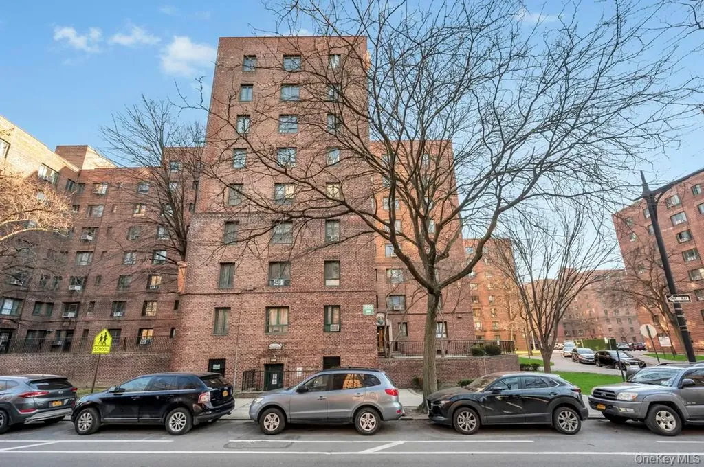 1690 Metropolitan Avenue Bronx NY 10462