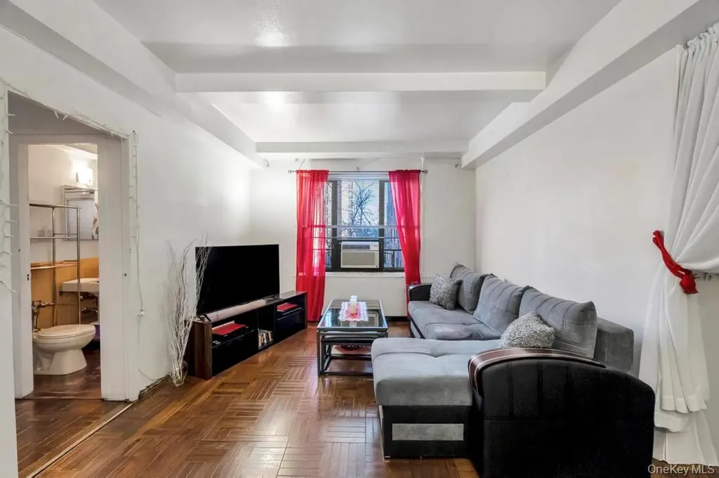 1690 Metropolitan Avenue Bronx NY 10462