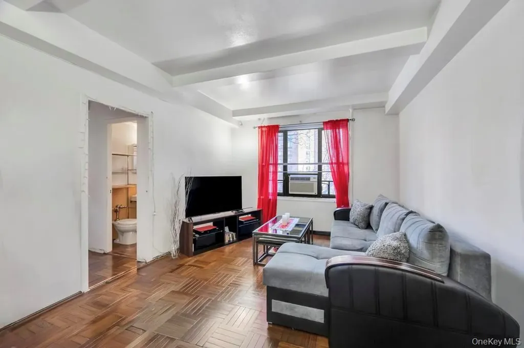 1690 Metropolitan Avenue Bronx NY 10462