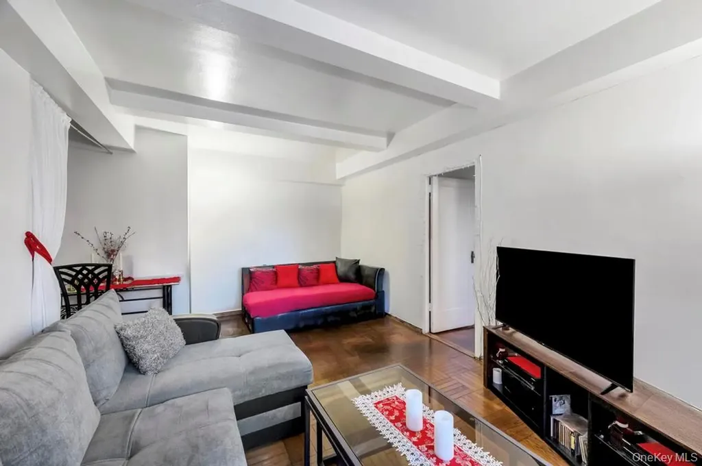 1690 Metropolitan Avenue Bronx NY 10462