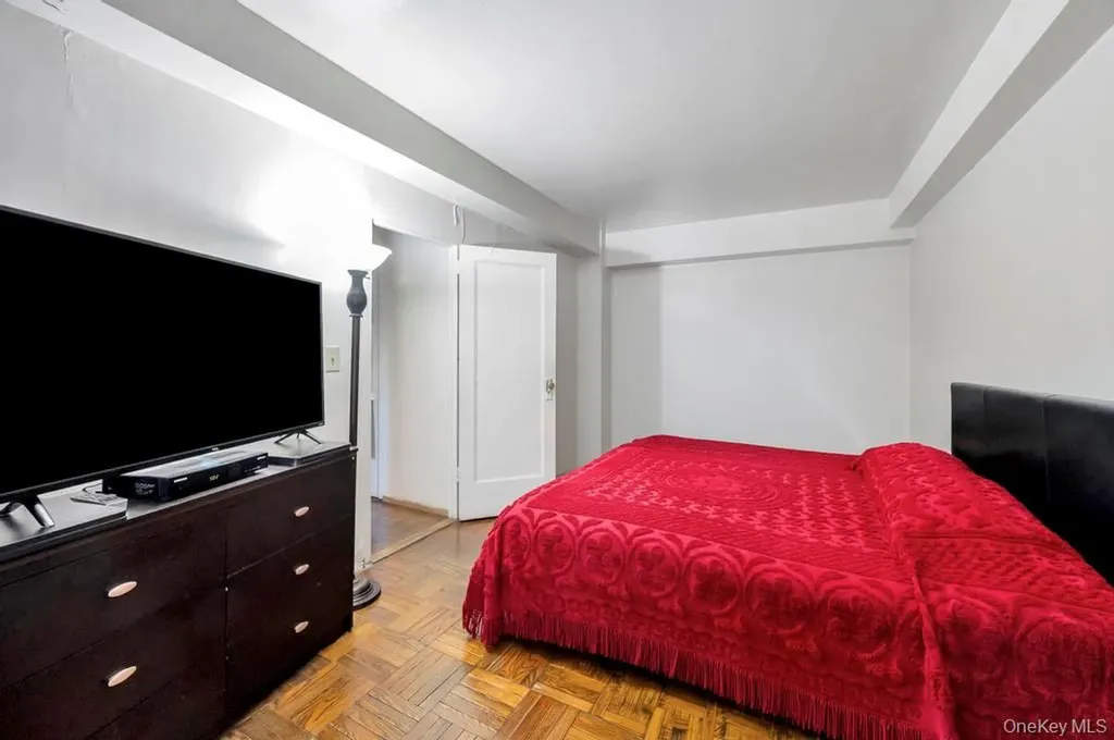 1690 Metropolitan Avenue Bronx NY 10462