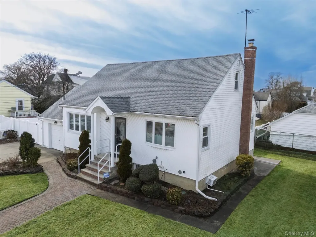 158 Roosevelt Avenue Freeport NY 11520
