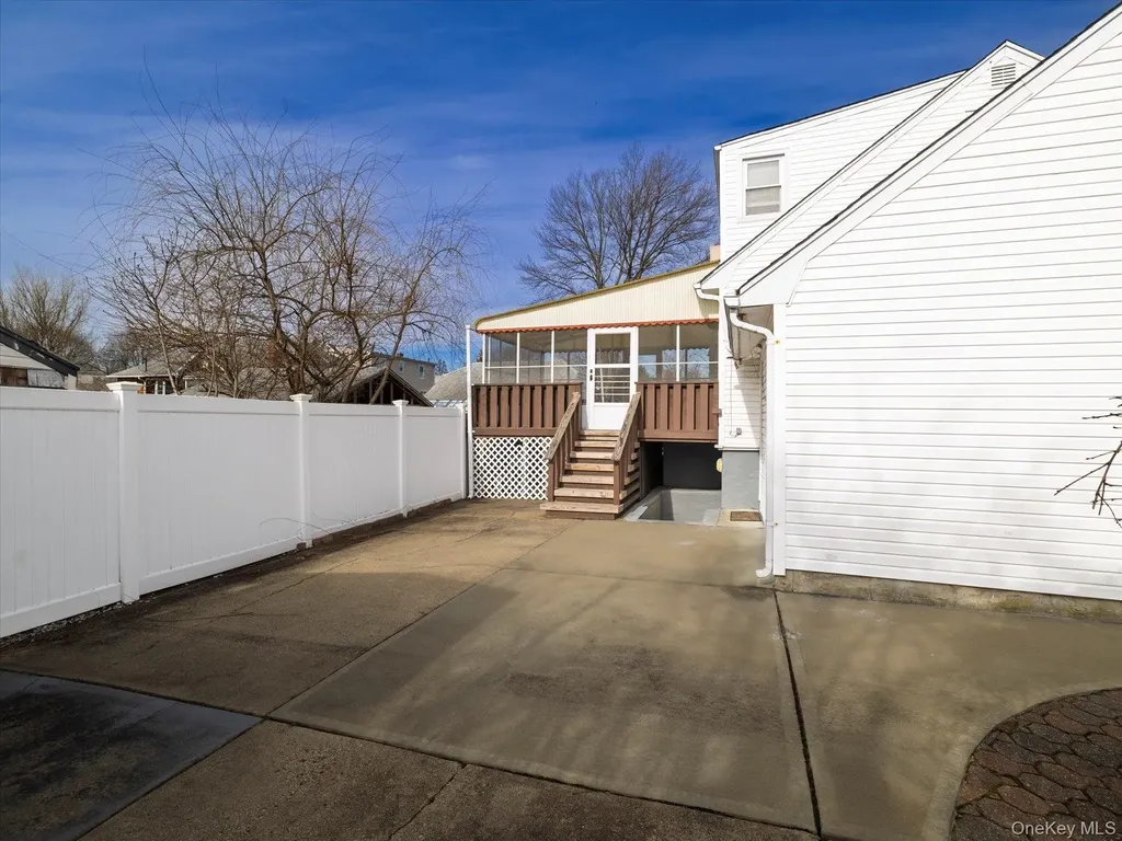 158 Roosevelt Avenue Freeport NY 11520
