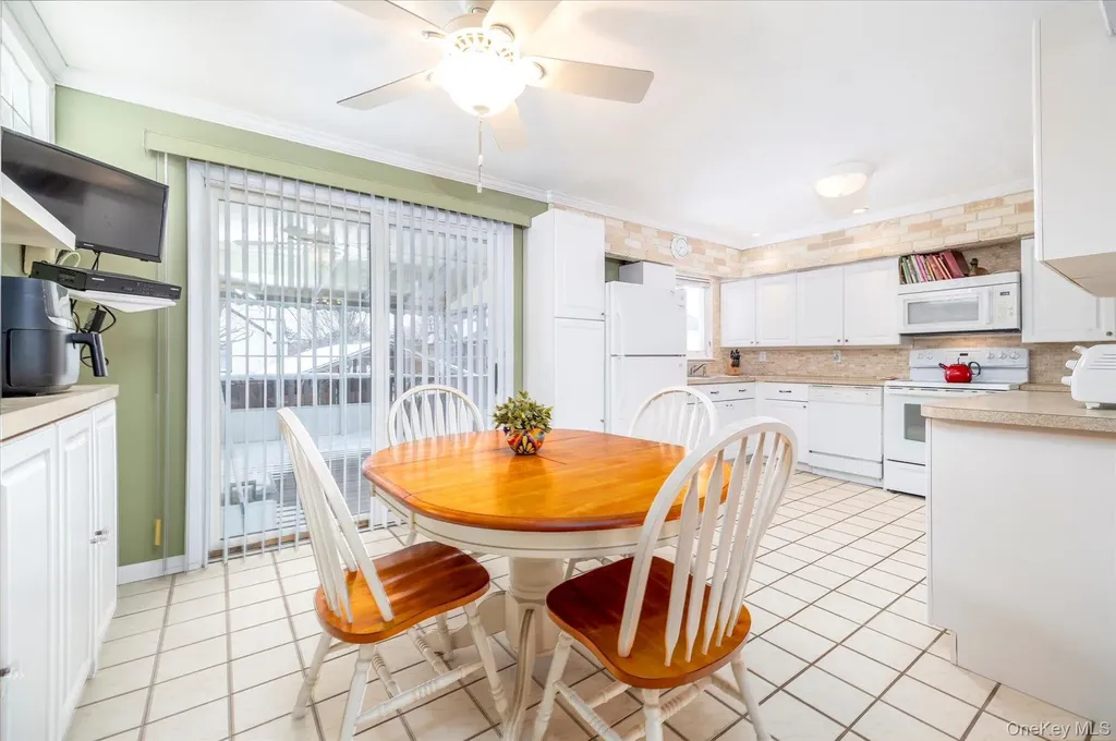 158 Roosevelt Avenue Freeport NY 11520