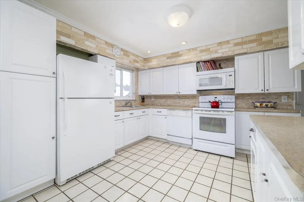 158 Roosevelt Avenue Freeport NY 11520