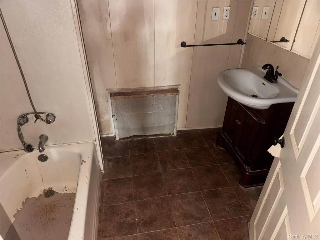 93 Vermont Avenue West Babylon NY 11704