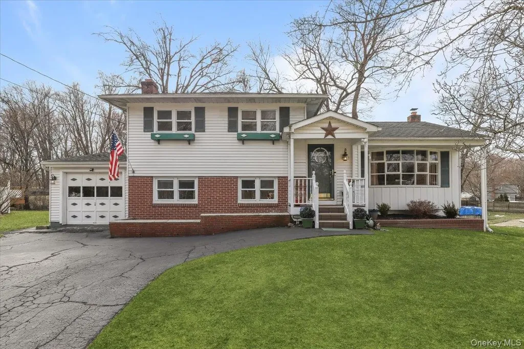 4 Ridgewood Terrace Poughkeepsie NY 12603