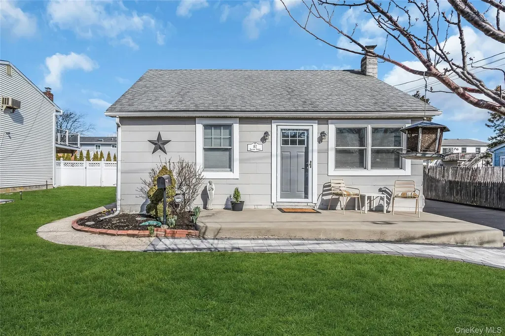 87 Kellum West Babylon NY 11704