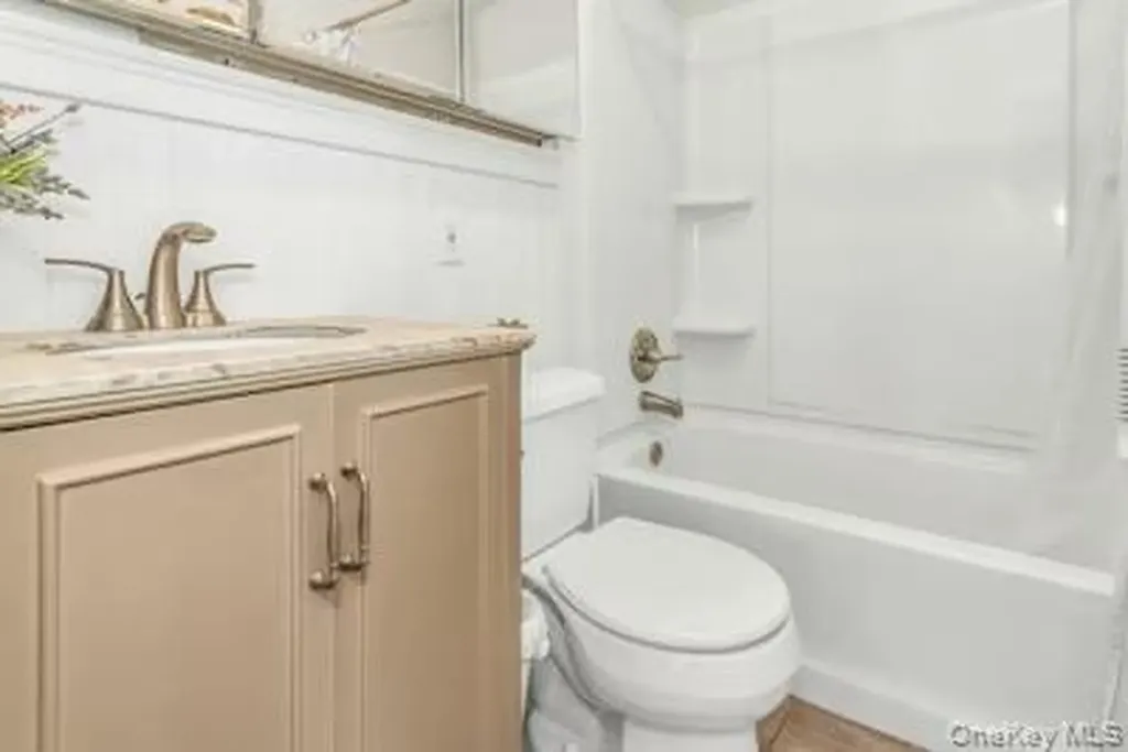 87 Kellum West Babylon NY 11704