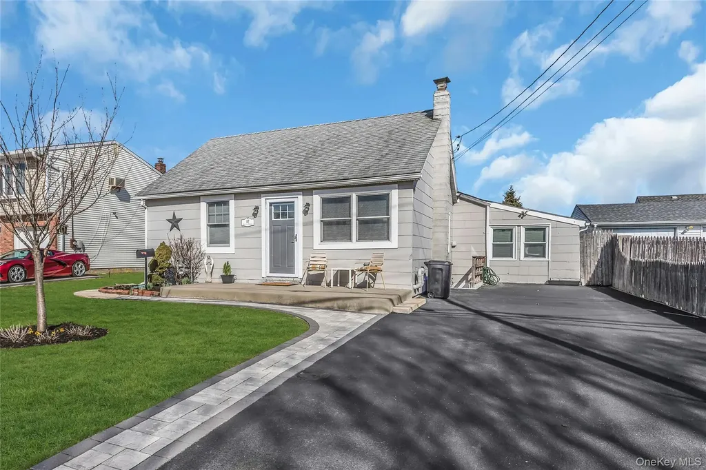87 Kellum West Babylon NY 11704