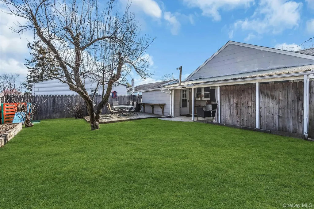 87 Kellum West Babylon NY 11704