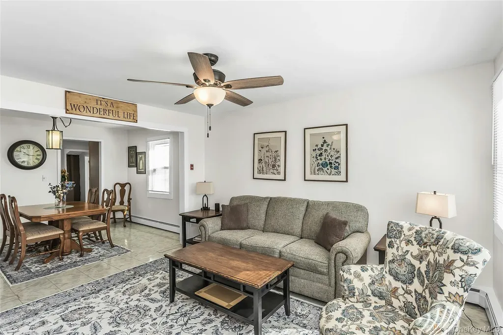 87 Kellum West Babylon NY 11704