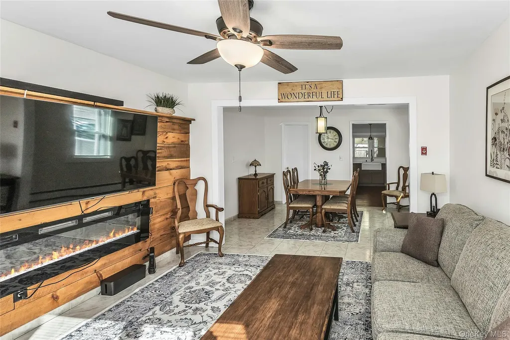 87 Kellum West Babylon NY 11704
