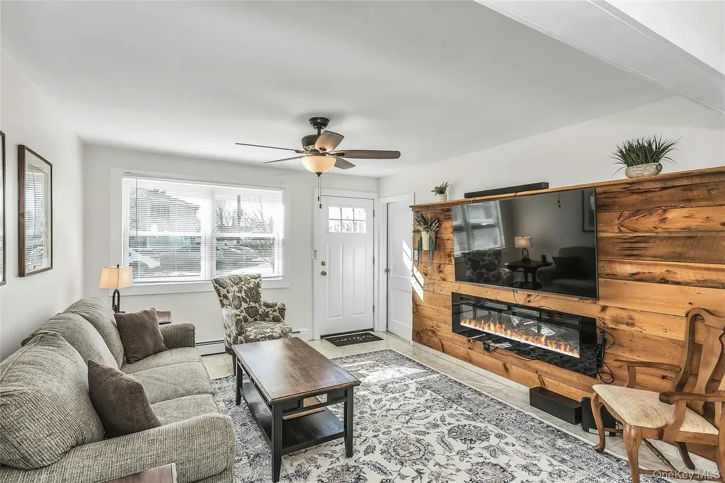 87 Kellum West Babylon NY 11704