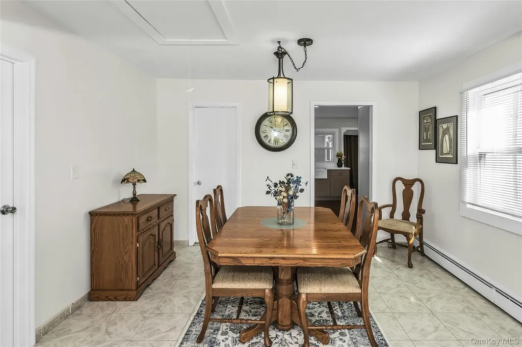 87 Kellum West Babylon NY 11704