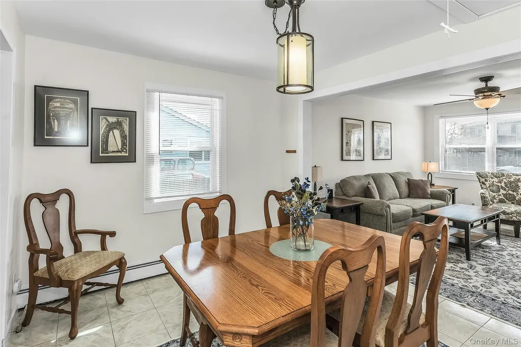 87 Kellum West Babylon NY 11704