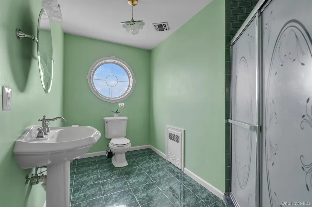 268 Gordon Place Freeport NY 11520