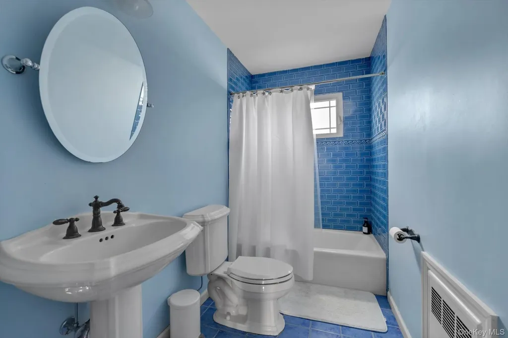 268 Gordon Place Freeport NY 11520