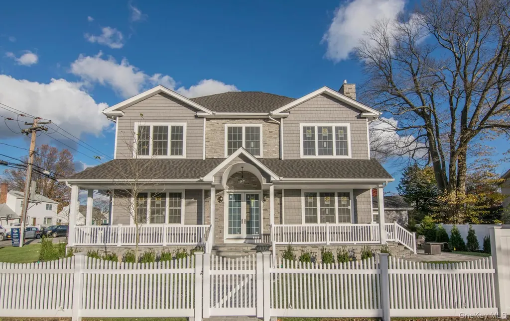 2 Seaman Glen Cove NY 11542