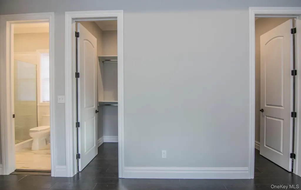 2 Seaman Glen Cove NY 11542