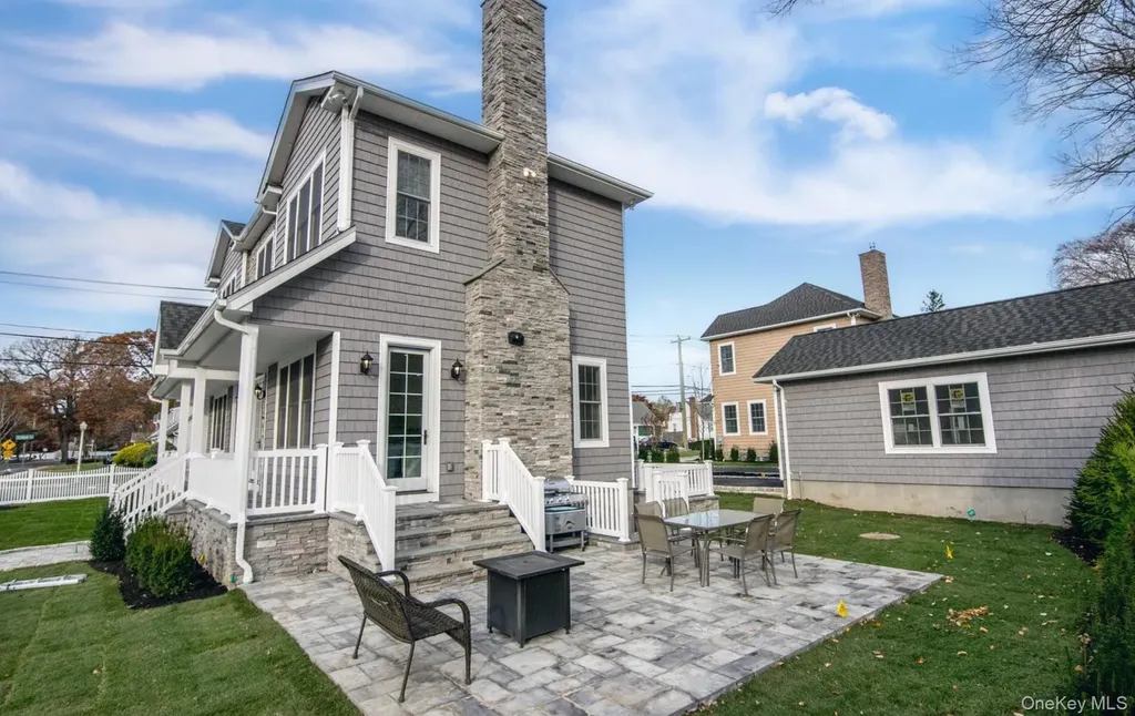 2 Seaman Glen Cove NY 11542