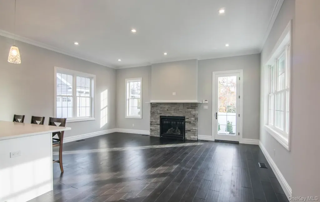 2 Seaman Glen Cove NY 11542