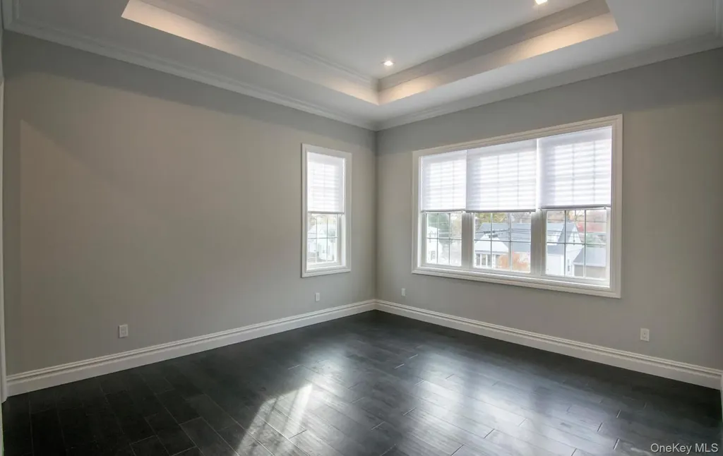 2 Seaman Glen Cove NY 11542