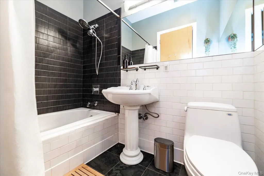 689 Myrtle Avenue Brooklyn NY 11205