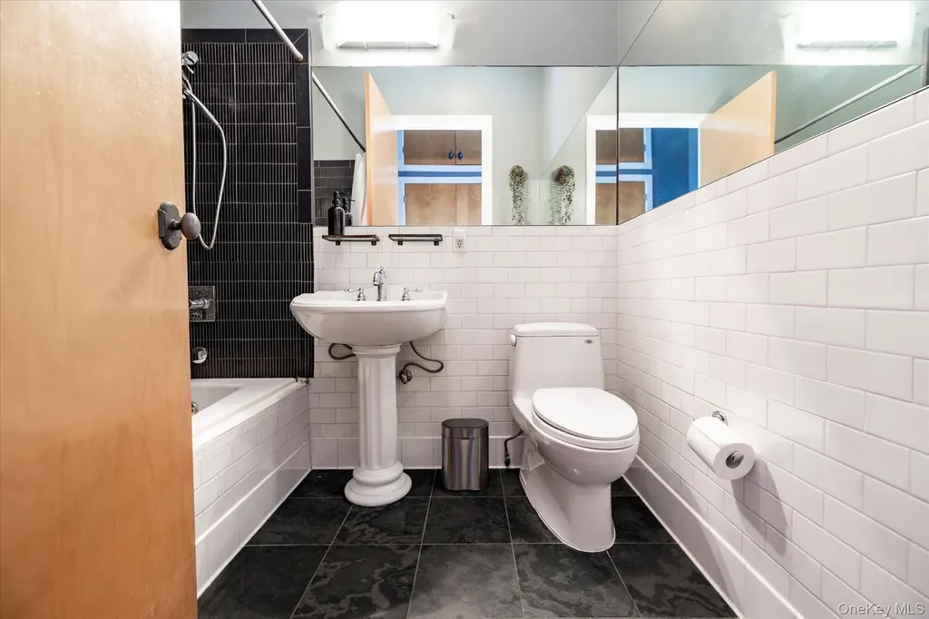 689 Myrtle Avenue Brooklyn NY 11205