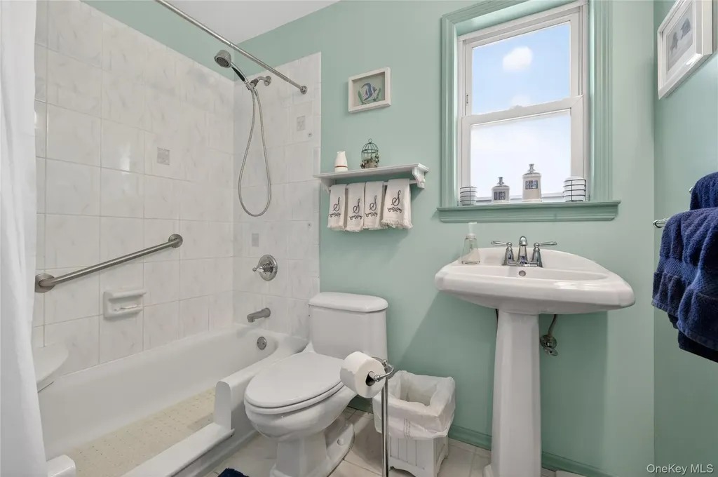 120 Capitol Avenue Williston Park NY 11596