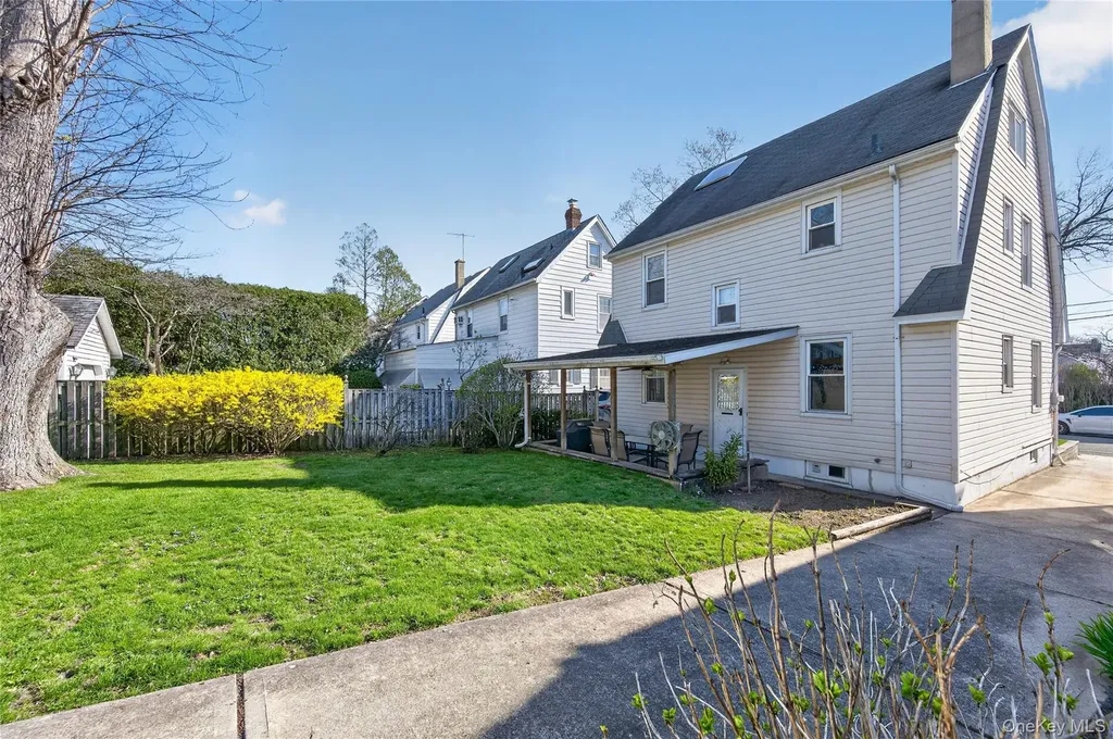 120 Capitol Avenue Williston Park NY 11596