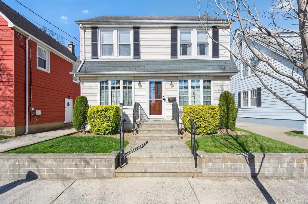 120 Capitol Avenue Williston Park NY 11596