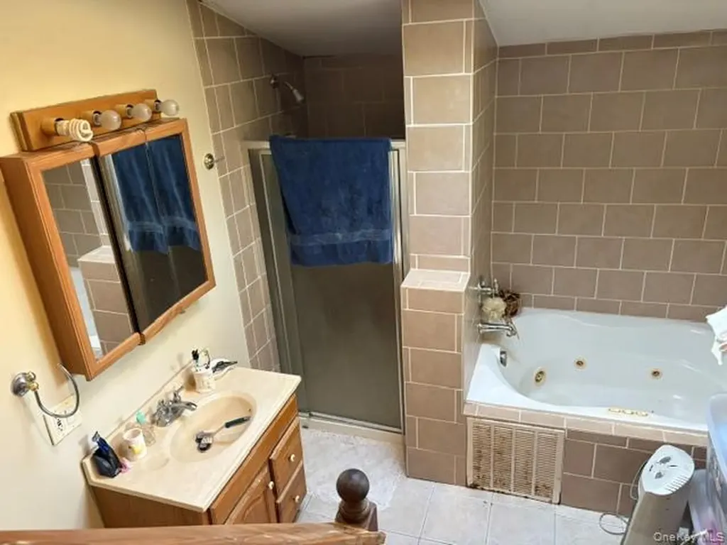 1557 N Gardiner Drive Bay Shore NY 11706