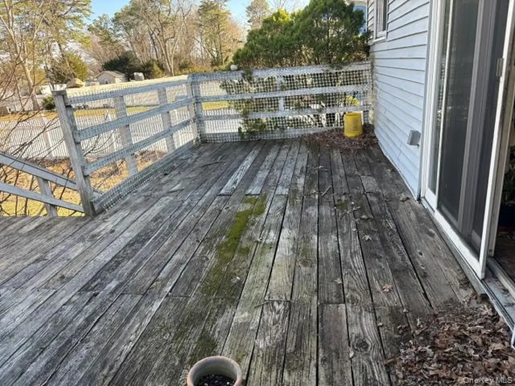 1557 N Gardiner Drive Bay Shore NY 11706