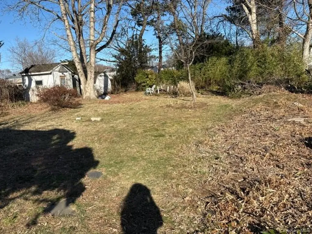 1557 N Gardiner Drive Bay Shore NY 11706