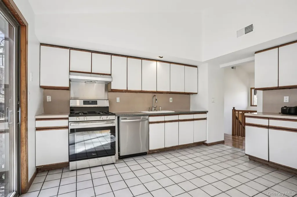 597 Saddle River Road Chestnut Ridge NY 10952