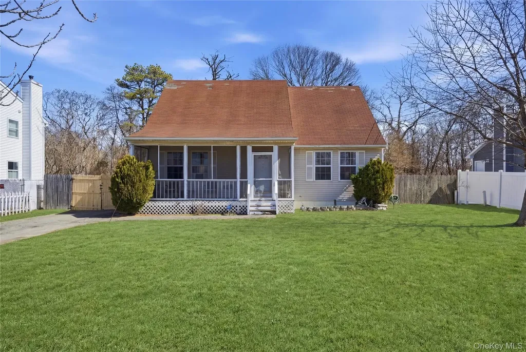 55 Carver Boulevard Bellport NY 11713