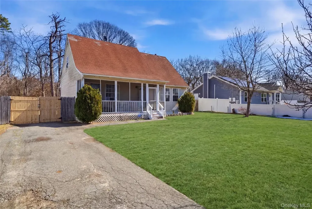 55 Carver Boulevard Bellport NY 11713