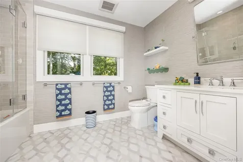 11 Landview Drive Dix Hills NY 11746