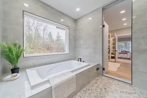32 Pro Court Hurley NY 12443