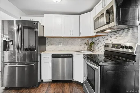 568 Centerwood Street West Babylon NY 11704
