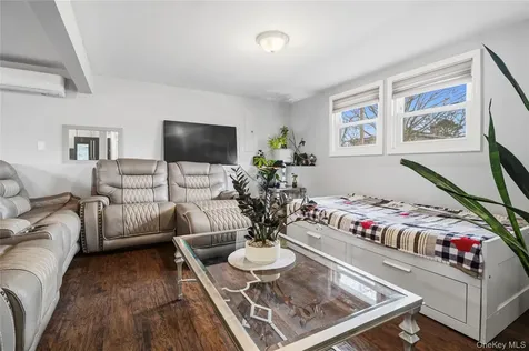 568 Centerwood Street West Babylon NY 11704